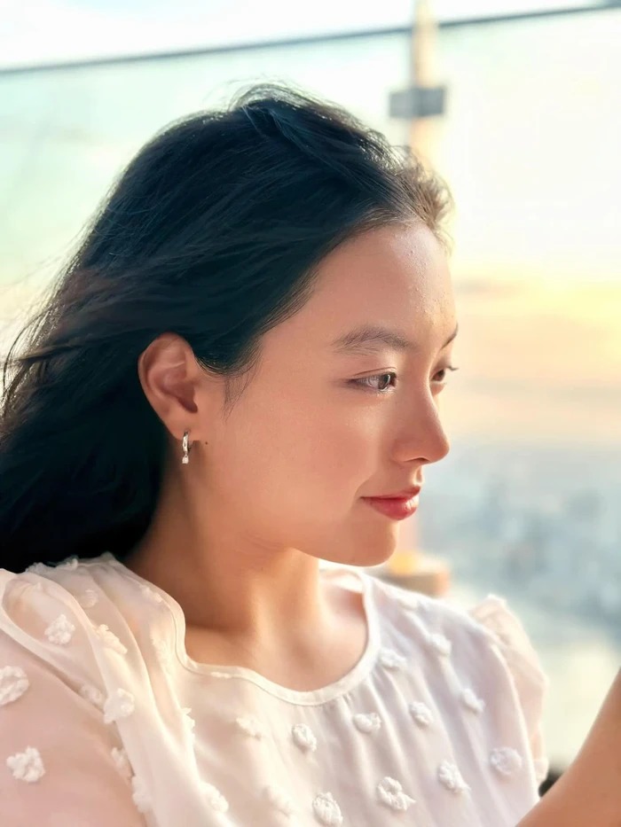 Suti với nét đẹp trong veo tuổi trưởng thành.