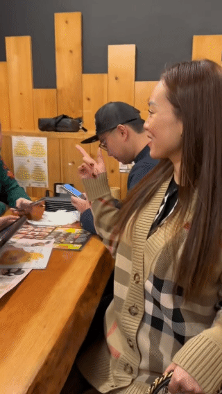 Bà xã Công Lý chia sẻ clip đi chơi ở Nhật Bản