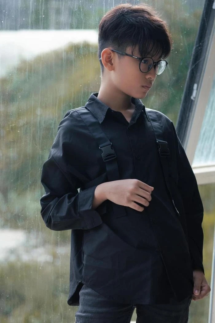 Quý tử nhà Lệ Quyên sở hữu vẻ điển trai ở độ tuổi 12.