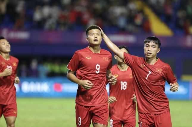 Đây là lý do HLV Troussier sẽ không để U22 Việt Nam đá đội hình dự bị trong trận 'chung kết' với Thái Lan - 1