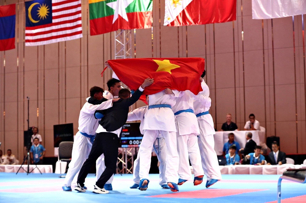 Niềm vui vỡ òa của các võ sĩ Việt Nam