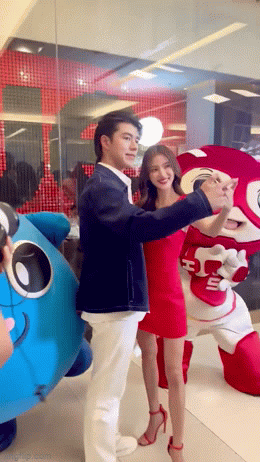 Baifern Pimchanok và Nine Naphat lần đầu tiên công khai xuất hiện chung trong một sự kiện