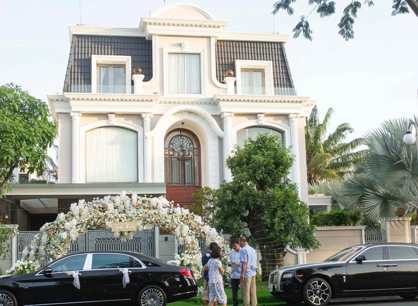 Được biết, căn nhà nằm ở khu đô thị hạng sang, toạ lạc tại quận 7, TP.HCM.