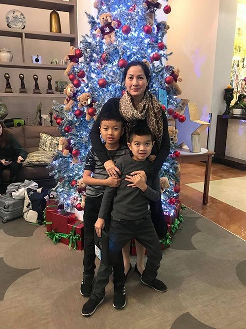 Theo Huy MC chia sẻ, Bảo Quyên là người phụ nữ dễ chịu, hiền lành, không làm các con riêng của anh có cảm giác 