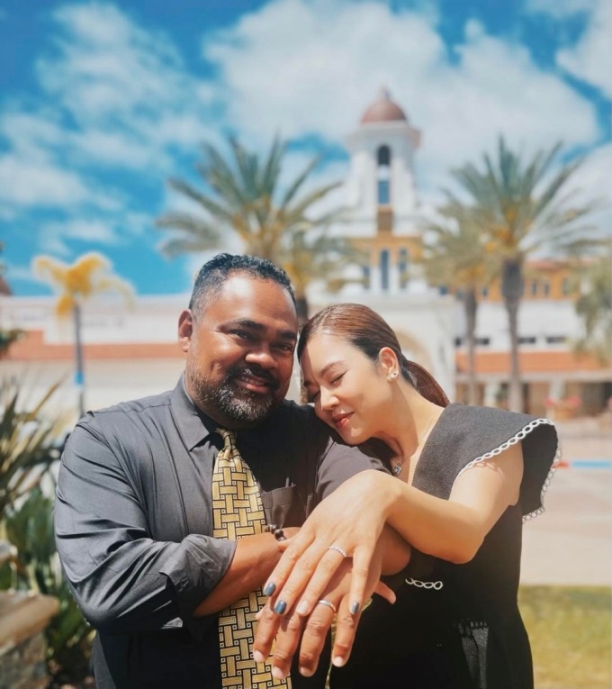 Mới đây, Dũng Taylor vừa hào hứng đăng ảnh chụp bên ca sĩ Thu Phương và tiết lộ cả hai đã chính thức đăng ký kết hôn, trở thành vợ chồng hợp pháp sau hơn 10 năm bên nhau.