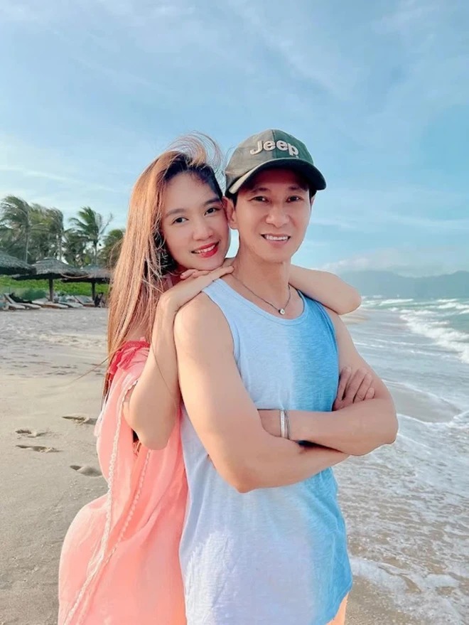 Ở tuổi 38, Minh Hà giữ được sắc vóc gợi cảm và ngày càng mặn mà. Minh Hà và Lý Hải diện đồ đôi để chụp ảnh ngọt ngào như lúc mới yêu. Nhiều khán giả còn cho rằng vợ Lý Hải 