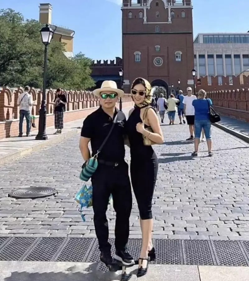 Giải thích về hành động xóa ảnh, Phương Oanh cho biết vì có cá tính mạnh nên cô từng phản ứng rất quyết liệt, không ngại đáp trả dư luận. Nhưng đến khi nhận ra sai sót của mình, nữ diễn viên đã chọn im lặng để nhìn nhận lại vấn đề. 