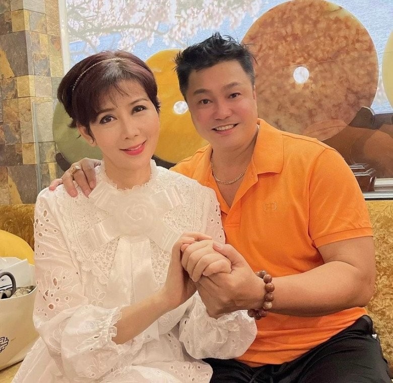 Lý Hùng dành nhiều lời khen cho nhan sắc của Diễm Hương ở tuổi ngoài 50.