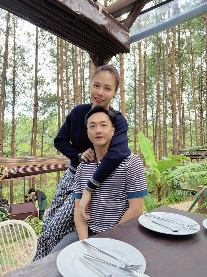 Đàm Thu Trang đã phải lên tiếng cảnh báo khi vợ chồng cô bị mạo danh trên mạng xã hội