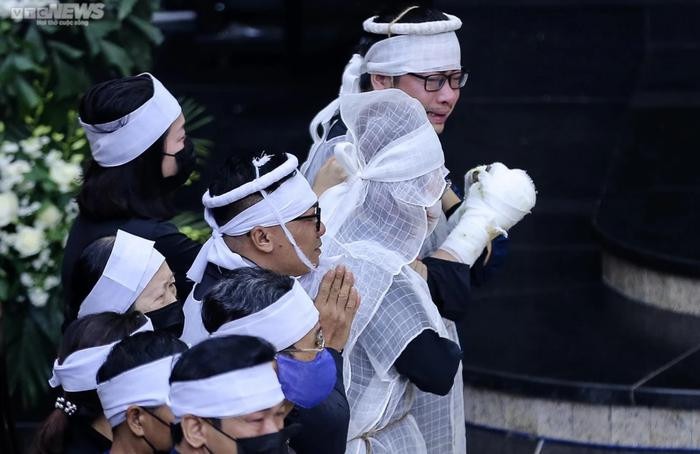 Sau nhiều năm anh M. mới nguôi ngoai nỗi đau mất bố thì lại phải chịu cảnh cùng lúc mất mẹ, các con. (Ảnh: VTC).