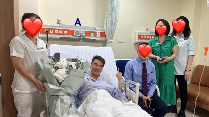 Hình ảnh Đàm Vĩnh Hưng trên giường bệnh khiến nhiều khán giả lo lắng.