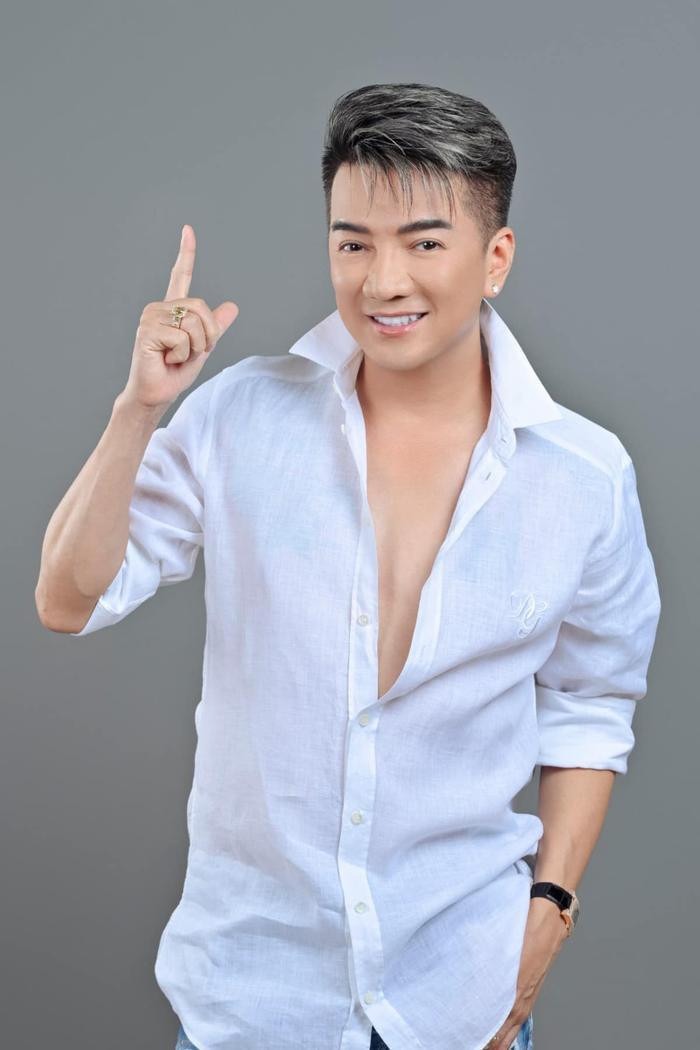 Ca sĩ Đàm Vĩnh Hưng.