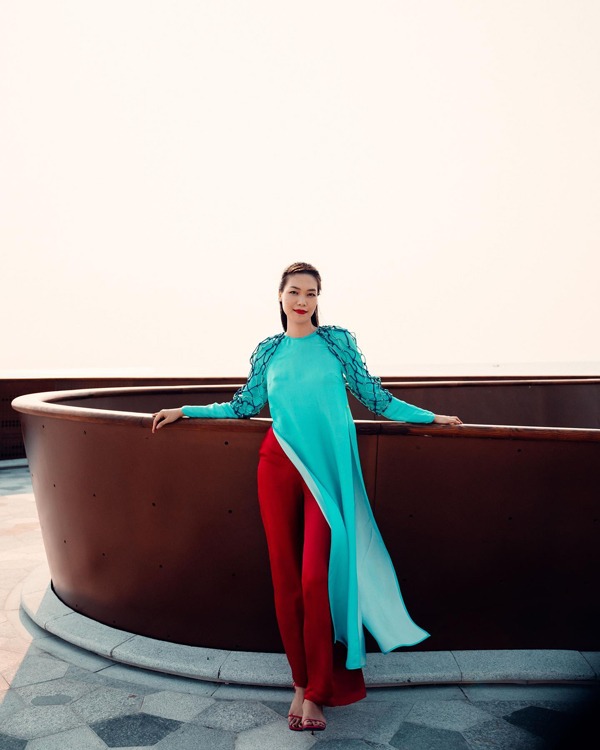 15 năm sau ngày đăng quang Hoa hậu, Thùy Dung được nhận xét xinh đẹp hơn xưa.