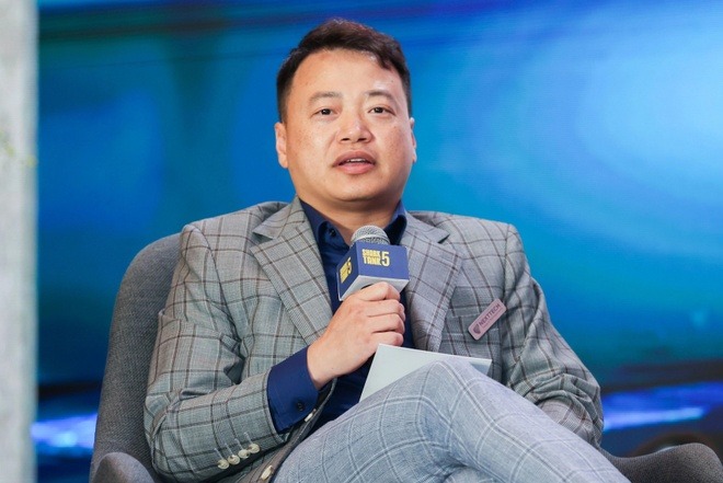 Ngày 9/5, Shark Bình chính thức thông báo hoàn tất thủ tục ly hôn vợ cũ là bà Đào Lan Hương sau 3 năm ký đơn đồng thuận. Từ đây, mối quan hệ giữa ông chủ NextTech và diễn viên Phương Oanh một lần nữa trở thành tâm điểm chú ý của dư luận.