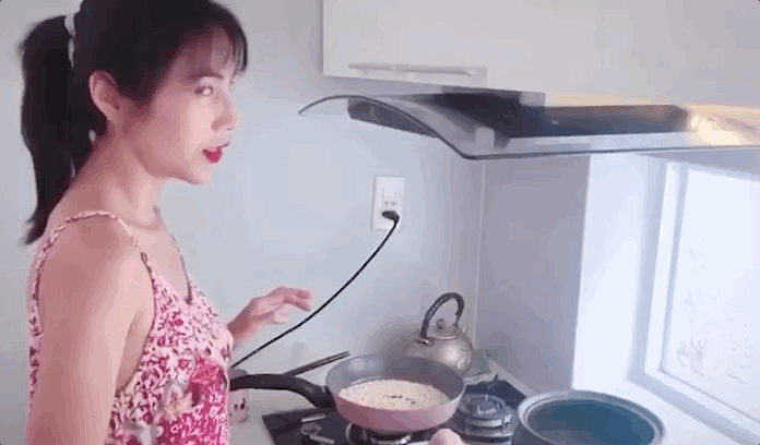 Mỗi khi Thuỷ Tiên nấu ăn cho gia đình có thịt đều bị dân tình hỏi về chuyện ăn chay trường