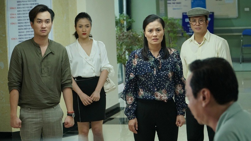 Trước đó, cả hai cùng tham gia phim giờ vàng Trở Về Giữa Yêu Thương. Tuy nhiên ở phim này, Việt Hoa sánh đôi cùng nam diễn viên Anh Tuấn.