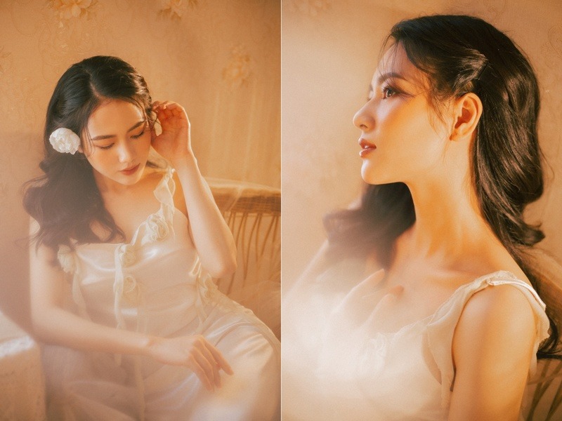 Trên trang cá nhân, nữ diễn viên thường xuyên khoe những bộ ảnh xinh đẹp với nhiều chủ đề đa dạng.