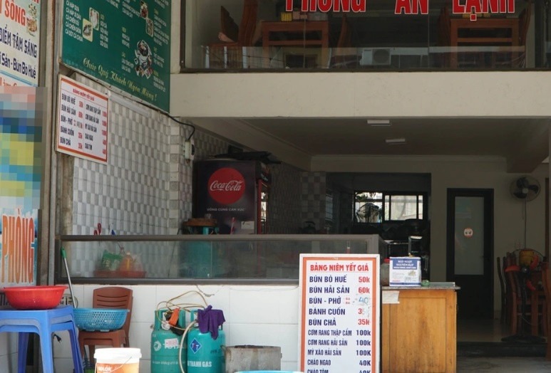 Bảng giá niêm yết tại nhà hàng - Ảnh: Zingnews