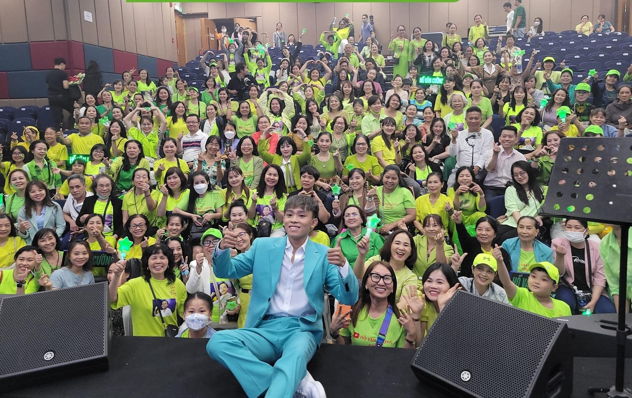 Hồ Văn Cường sở hữu lượng fan lớn trong và ngoài nước