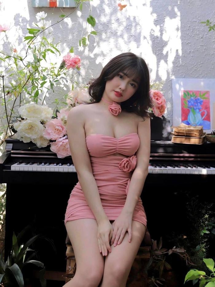 Hình ảnh trướcđó của Khánh Huyền, đáng yêu...