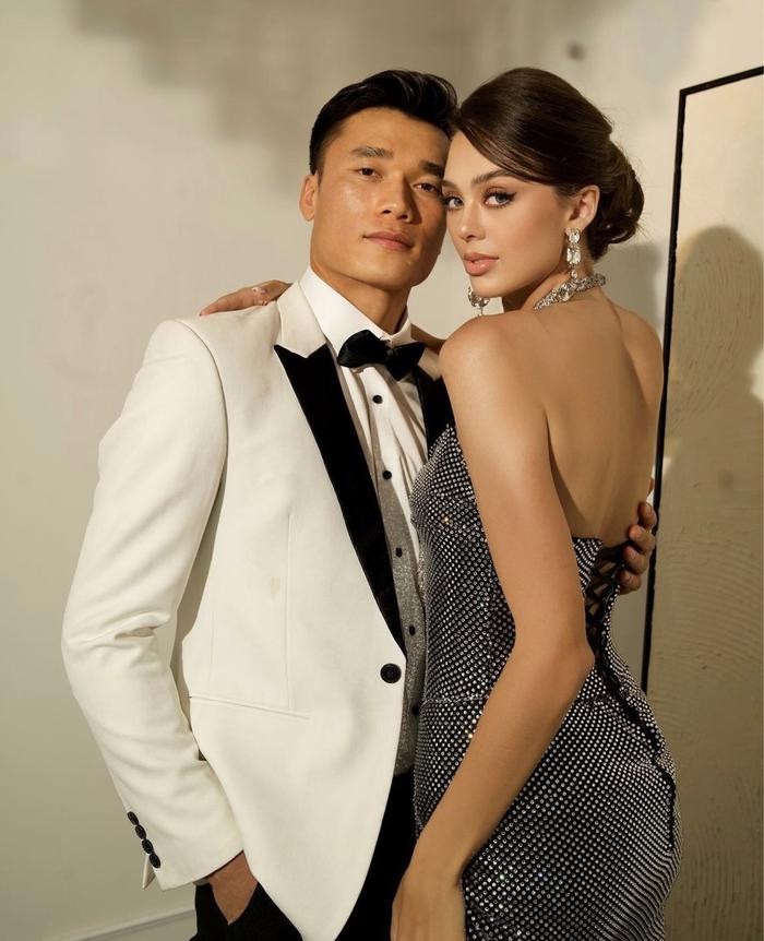 Bức ảnh được Dianka Zakhidova đăng tải nhân dịp kỉ niệm 1 năm ngày cưới.