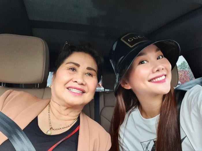 Mẹ của Thanh Hằng luôn bảo vệ và đứng về phía con gái. (Ảnh tổng hợp)