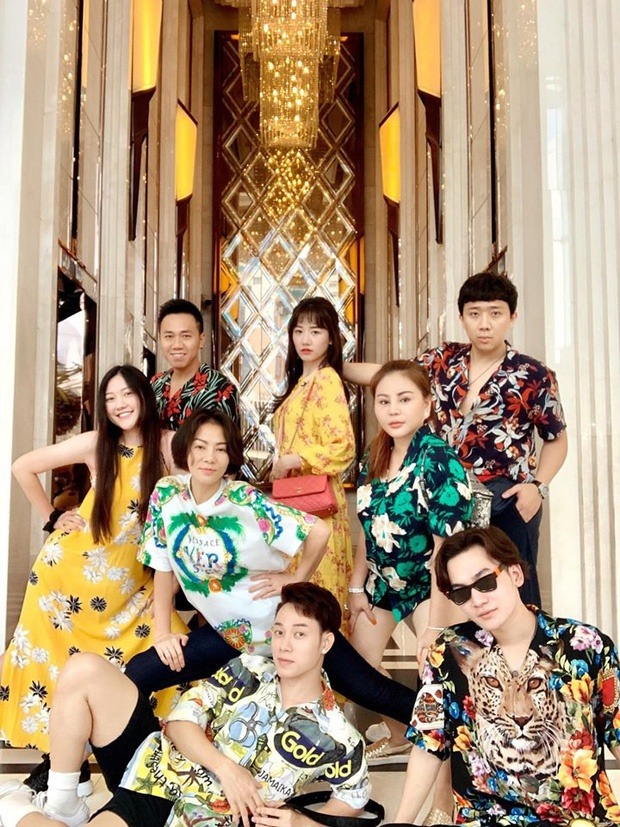 Về cách ứng xử, vì đều là người nổi tiếng nên hầu như các thành viên trong nhóm bạn thân của Trấn Thành đều biết giữ hình ảnh cho nhau. Nam ca sĩ Ali Hoàng Dương từng chia sẻ: 