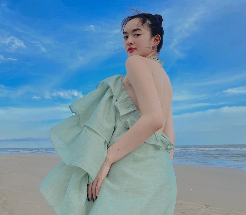 Kaity Nguyễn sinh ngày 9 tháng 4, 1999. Cô hiện đang là mỹ nhân sáng giá của làng điện ảnh Việt. 