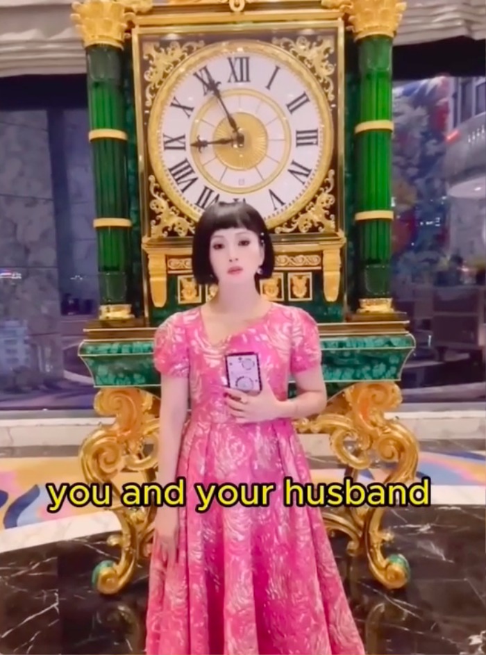 Ca sĩ Hà Phương xuất hiện với diện mạo lạ.