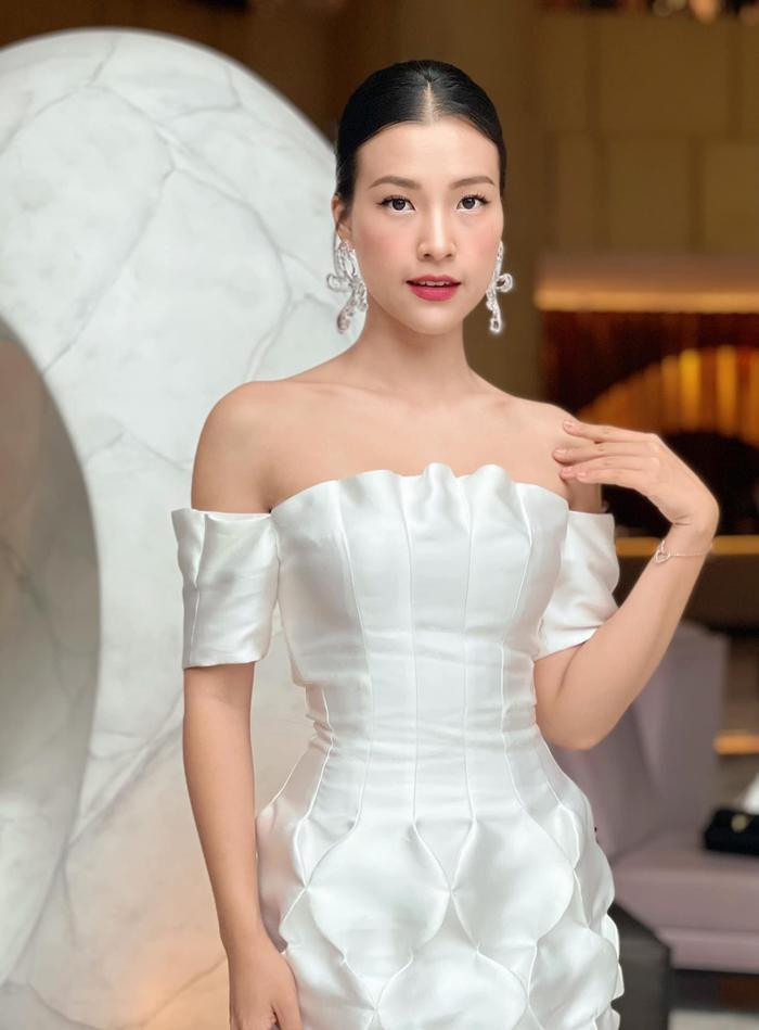 Khi quay trở lại làng giải trí, MC Hoàng Oanh luôn tất bật với lịch trình công việc dày đặc và dành nhiều thời gian cho con.