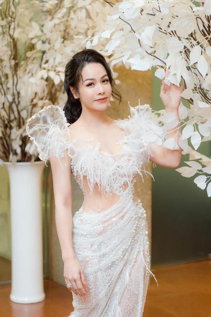 Dù có con đường nghệ thuật thành công, song cuộc sống hôn nhân của Nhật Kim Anh lại khá lận đận.