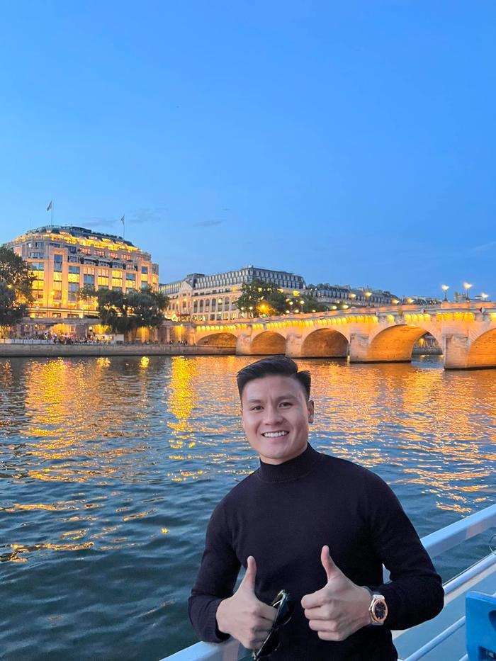 HLV Troussier khuyên các cầu thủ Việt Nam nên chọn Thái Lan nếu xuất ngoại, thay vì bước đầu đã chọn sang châu Âu.