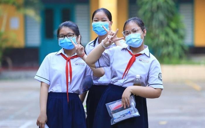 9 thí sinh thi lớp 10 ở TP.HCM nhờ cán bộ coi thi viết hộ. Ảnh minh họa