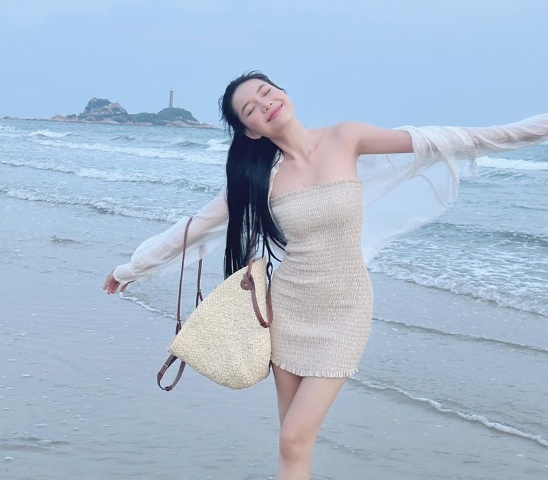 Sở hữu vẻ đẹp ngọt ngào, mong manh nhưng không kém phần cá tính, Banni được xem là hot girl có nhan sắc ấn tượng nhất thời gian gần đây. 