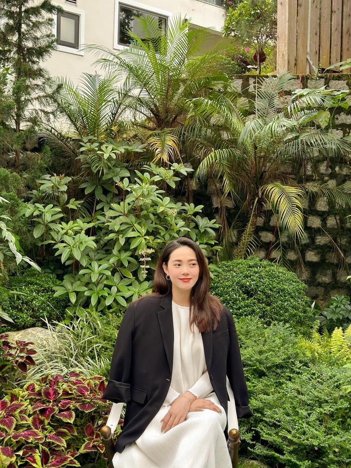 Minh Hằng khoe visual tươi tắn, rạng rỡ ở tháng thứ 5 của thai kỳ