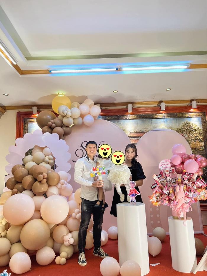 Tổ ấm viên mãn, hạnh phúc của Bùi Tiến Dũng và Nguyễn Khánh Linh sau 4 năm về chung một nhà