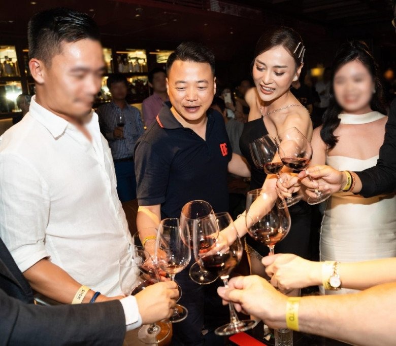 Shark Bình bất ngờ thông báo amp;#34;có tin vuiamp;#34;, dân mạng ồ ạt chúc mừng và nhắc tới Phương Oanh - 7