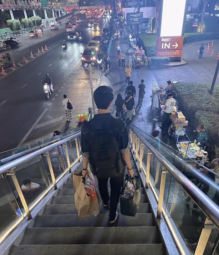 Hành động của Bình An đã khiến nhiều chị em phụ nữ xuýt xoa, bày tỏ sự ghen tị với Phương Nga.