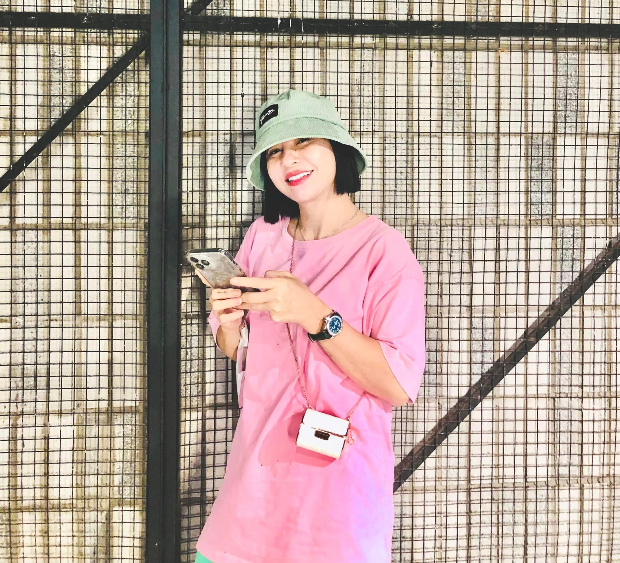 Nói về mối quan hệ giữa Kiều Minh Tuấn và cu Bom ở thời điểm hiện tại, Cát Phượng hạnh phúc khi thấy 2 chú cháu vẫn dành nhiều tình cảm cho nhau. 