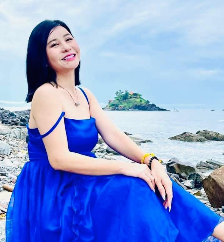 Dù mất khá nhiều thời gian để lấy lại tinh thần hậu chia tay nhưng Cát Phượng cho biết cô cảm thấy may mắn vì vẫn giữ được mối quan hệ tốt đẹp với người cũ. 