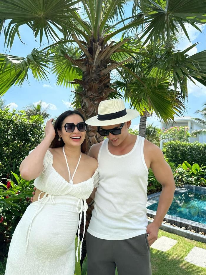 Phương Trinh Jolie và Lý Bình đã tranh thủ đi du lịch cùng nhau trước khi mẹ bầu hạ sinh