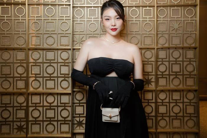 Minh Hằng khoe visual xinh đẹp, sắc sảo cùng thần thái cuốn hút khi tham gia sự kiện