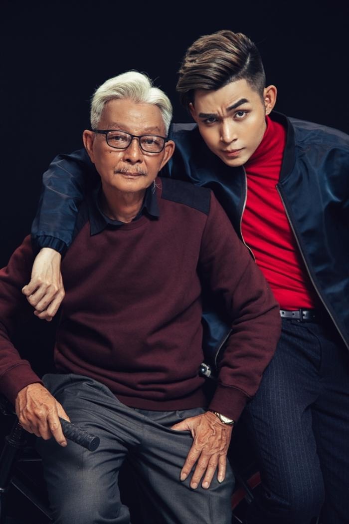 Sự ra đi của bố và mẹ là niềm mất mát lớn của anh và gia đình.