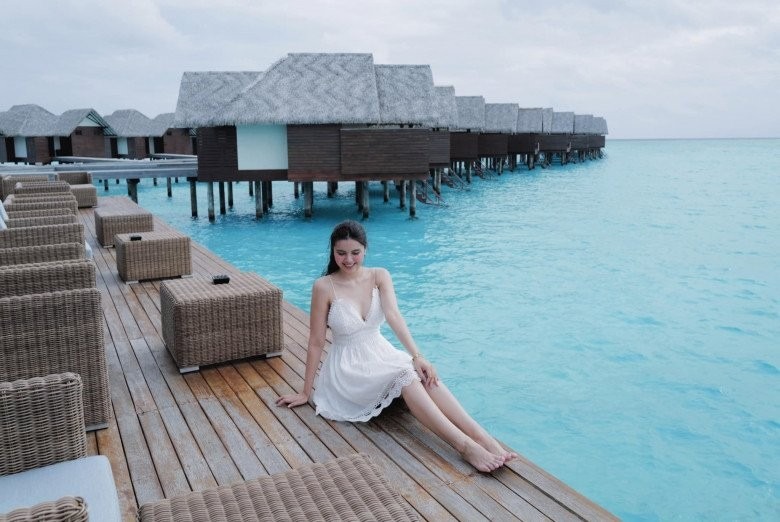 Cô nàng có cuộc sống sang chảnh, vẻ đẹp viên mãn nhiều người ao ước ở độ tuổi 26.