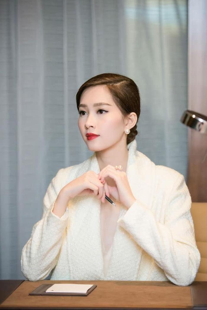 Nhan sắc xinh đẹp, kiều diễm của Đặng Thu Thảo làm cho cư dân mạng không thể rời mắt