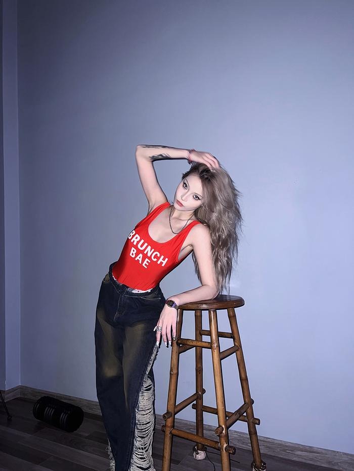 Bạn gái Quang Đăng gây ấn tượng với hình thể chuẩn chỉnh