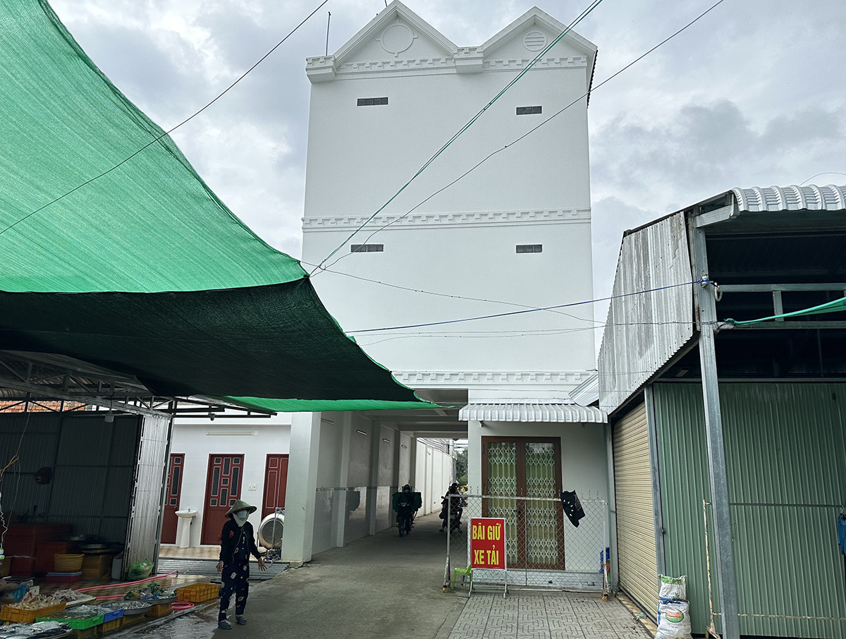 Hé lộ sự thật về ngôi nhà có tầng 1 được bỏ trống làm đường đi chung ở Cần Thơ - 3
