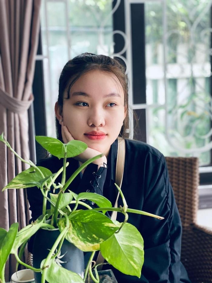 Thiêng Ngân từng trải lòng về việc con đường âm nhạc gặp khó khăn kể từ ngày mẹ nuôi qua đời.