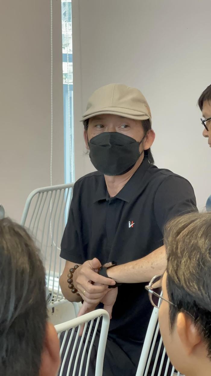 NSƯT Hoài Linh hiếm hoi xuất hiện tại buổi gặp gỡ thân mật của nghệ sĩ Cát Phượng trước thềm Đêm của cười 3.