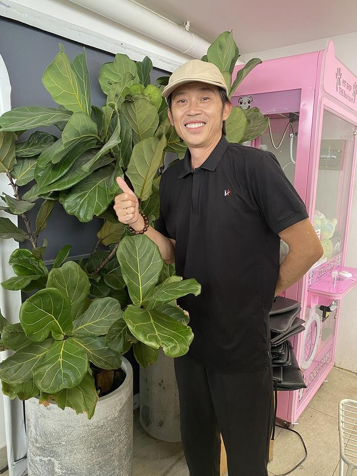 NSƯT Hoài Linh lần đầu xuất hiện trước giới truyền thông sau những ồn ào thời điểm năm 2021.